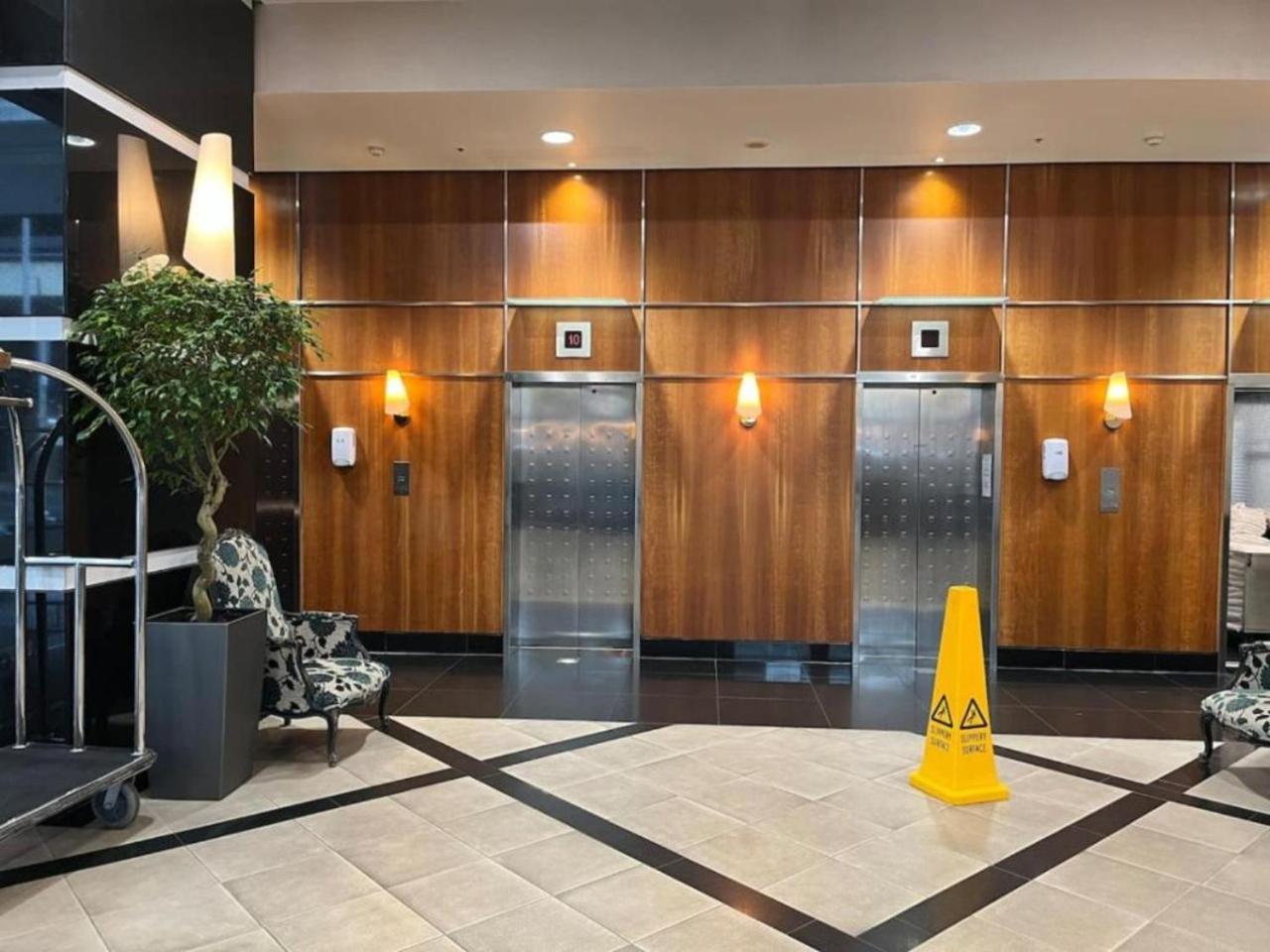 A City Stay Holiday On Queen Street Auckland Exterior photo